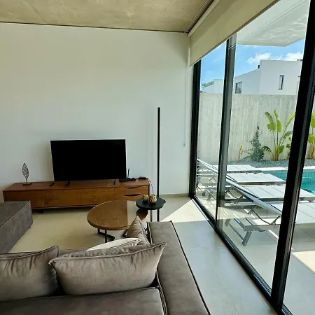 Elysian Blue 4 * פאפוס